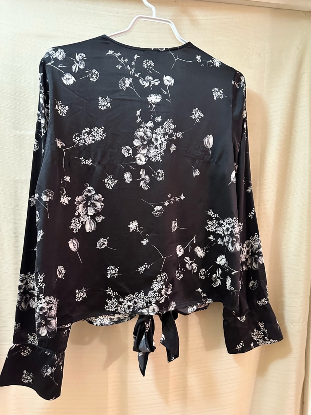Cami NYC 100% Silk Floral Tie Front Blouse Medium Black Romantic Boho Top - Picture 10 of 10